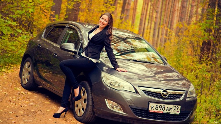 Фотосессия с машиной осенью