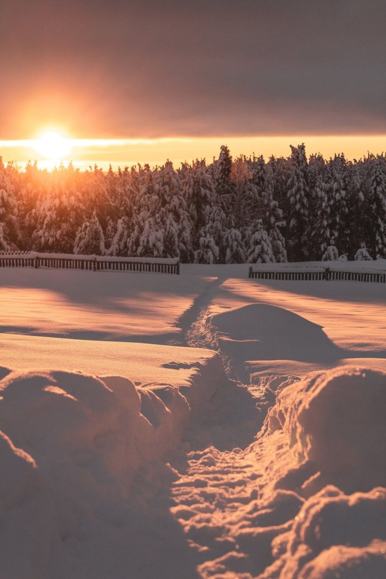 Зимний закат в деревне