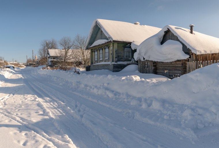 Деревенская улица зимой