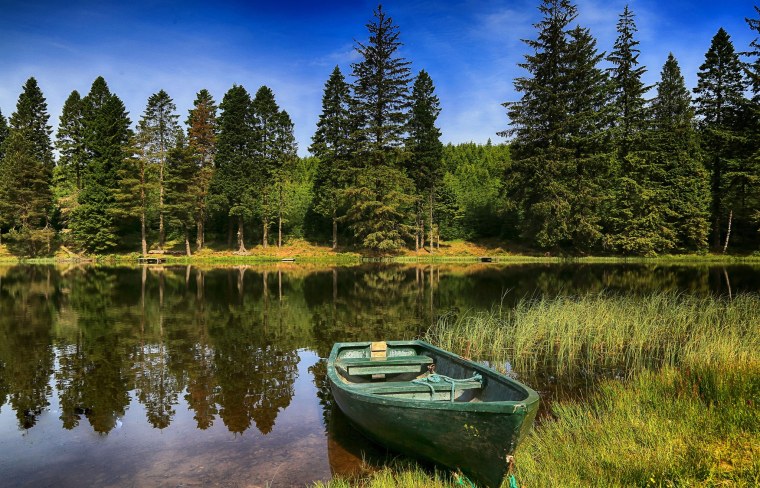 Лодка на озере