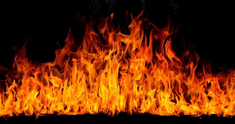 Огонь на прозрачном фоне