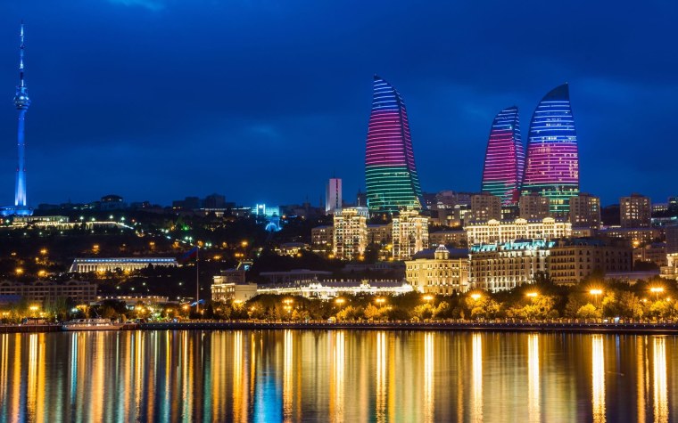 Азербайджан ночной Баку