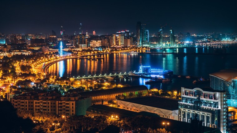 Азербайджан ночной Баку