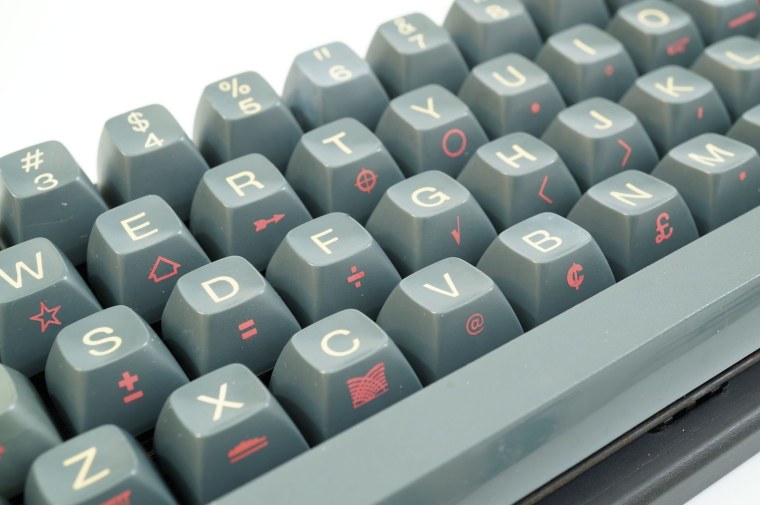 Пальцы на клавиатуре