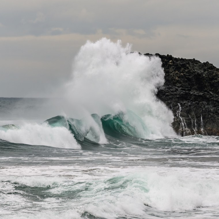 Охотское море шторм