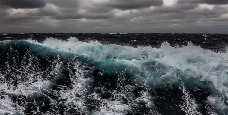 Море шторм Владивосток