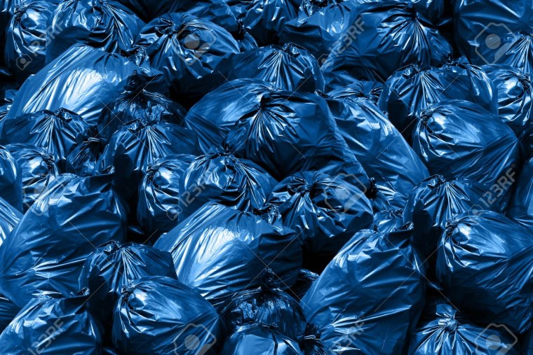 Куча мусорных мешков