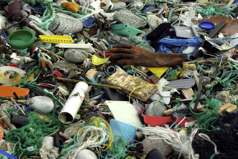 Пластик на свалке