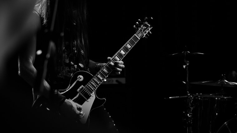 Электрогитара на сцене