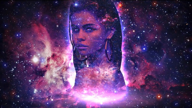 Девушка космос