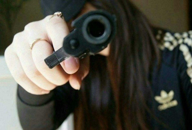 Человек с пистолетом арт