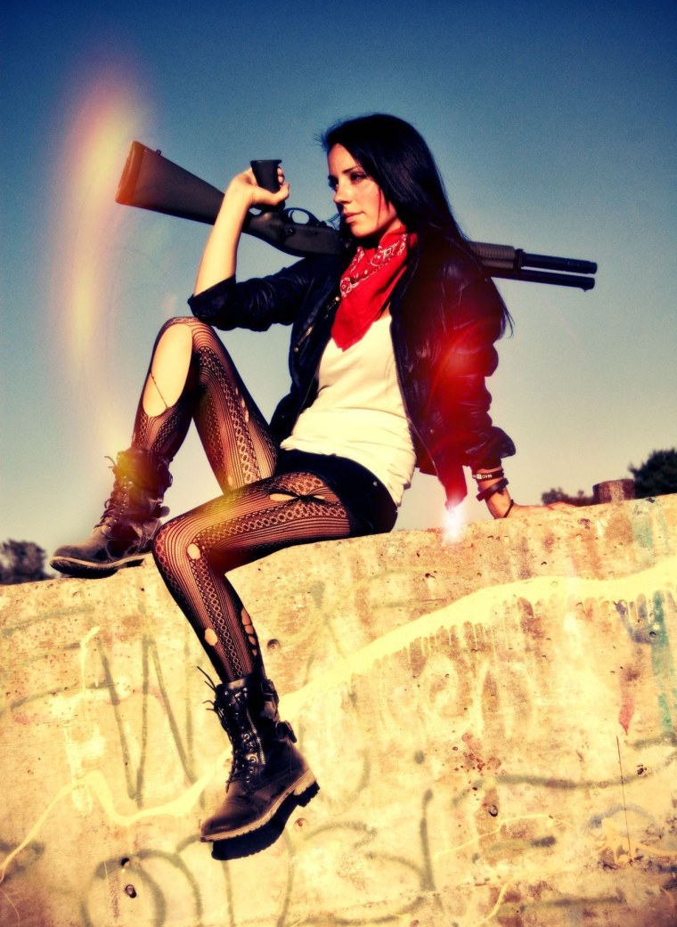 Девушка с оружием