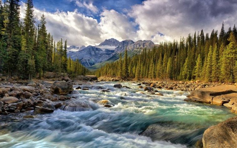 Озеро Морейн Канада лето