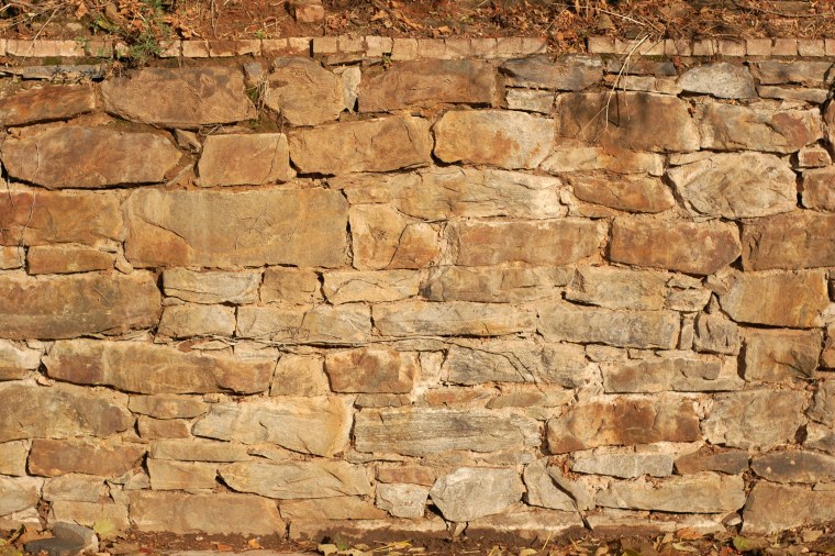 Камень песчаник на стене