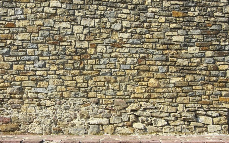 Каменная стена замка