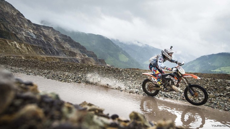 Эндуро в лесу 4к