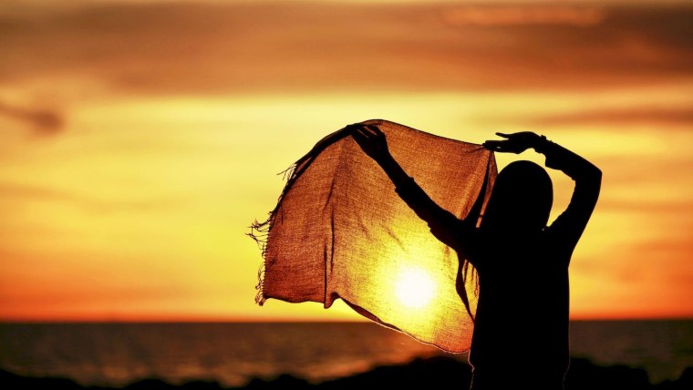 Силуэт на фоне солнца