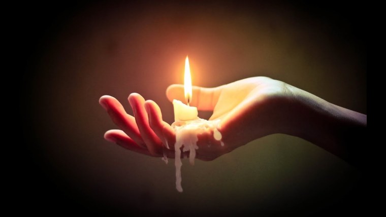 Свеча в руках