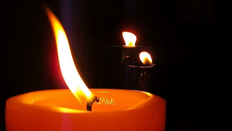 Свеча горит магия