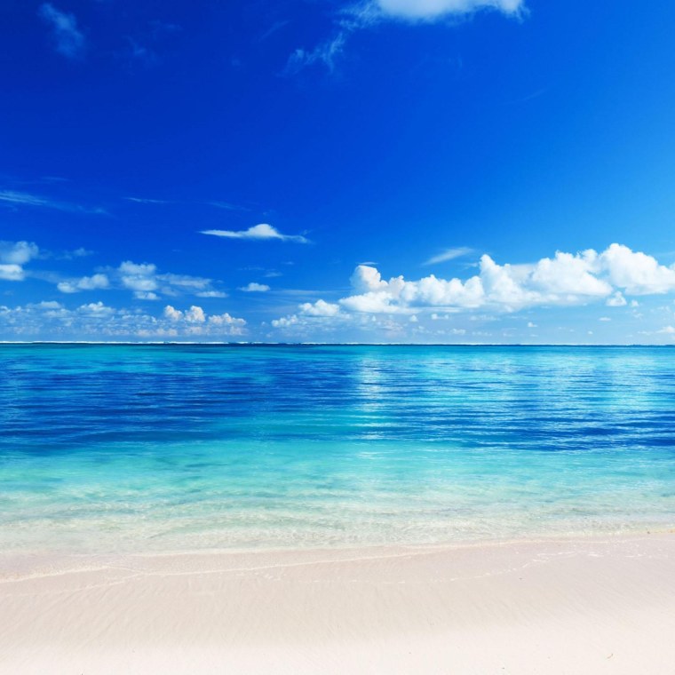 Голубое море