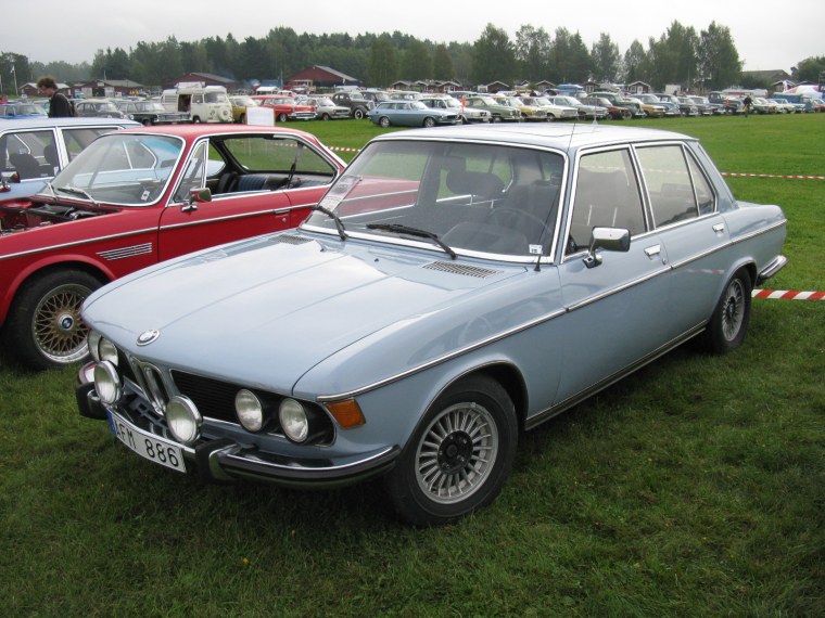 BMW 520 e12 Red MINICHAMPS