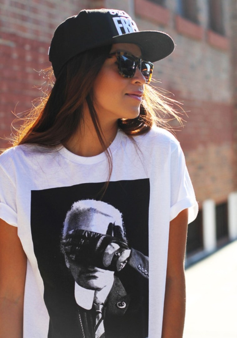 Девушка в кепке