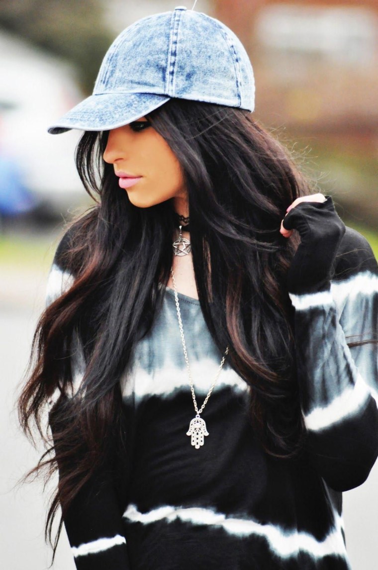 Девушка в кепке