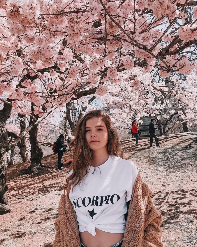 Бежевый свитер Эстетика