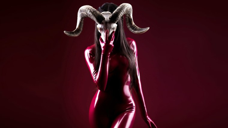 Девушка дьявол