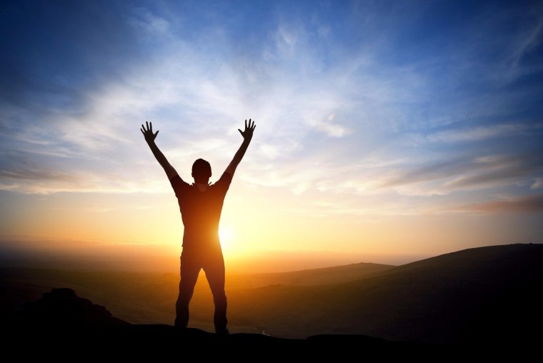 Человек с распростертыми руками