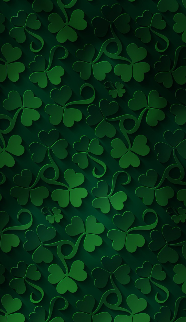 Айфон на зеленом фоне