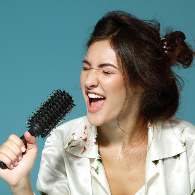 Человек поет