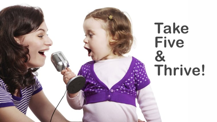 Ребенок с микрофоном