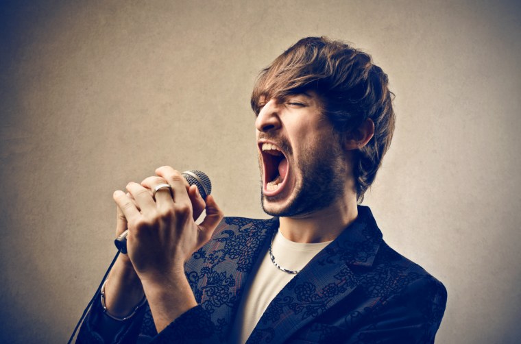 Парень с микрофоном