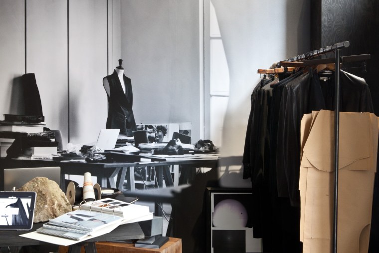 Тотал Блэк спальня