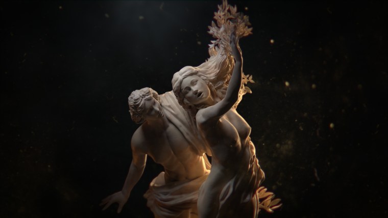 Античные скульптуры в современной одежде