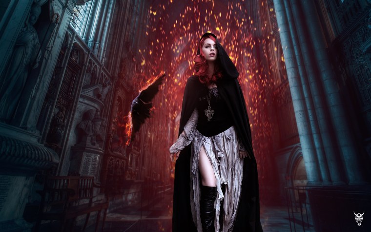 Девушка в плаще фэнтези