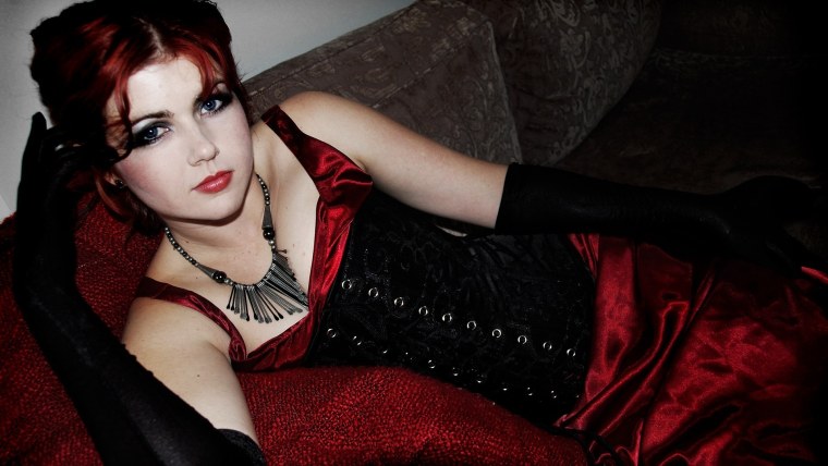 Готическая фотосессия Энн Хэтэуэй