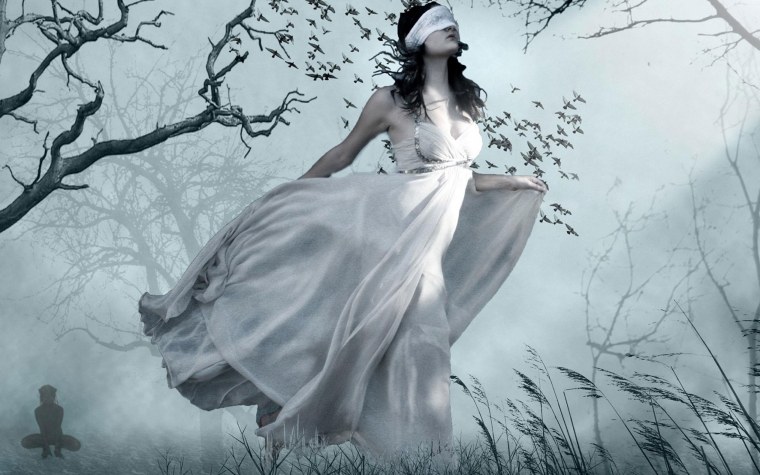 Женщина в белом