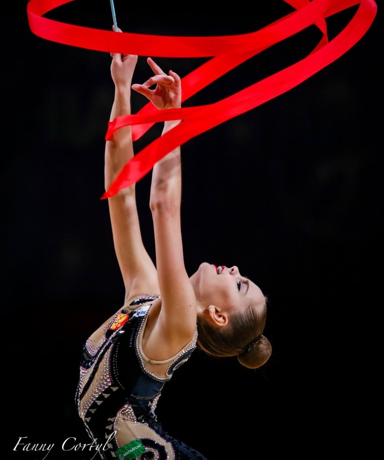 Дина Аверина Риббон 2017