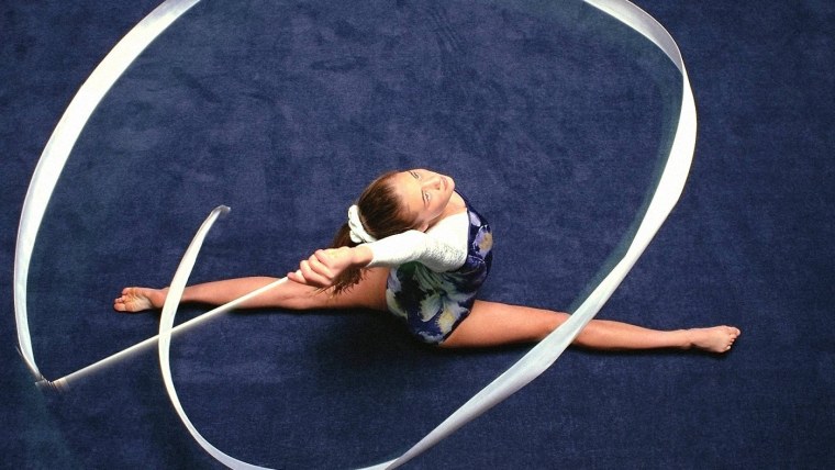 Гимнастка с лентой