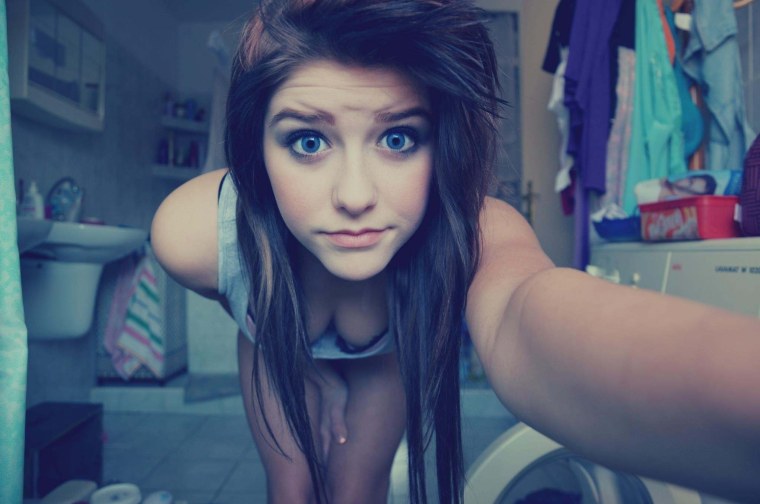 Челик улыбается Мем