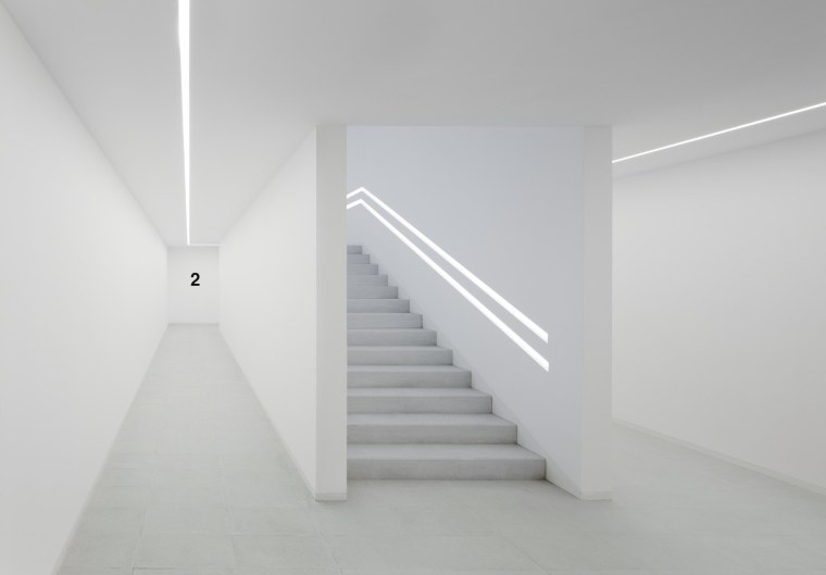 Выставочное пространство с лестницей