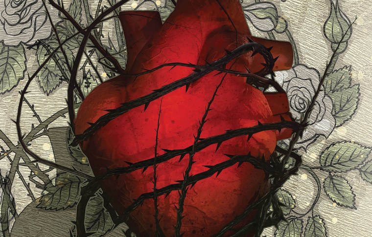 Сердце человека на черном фоне