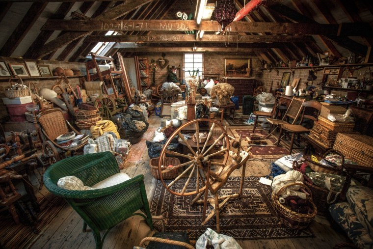 Чердак со старыми вещами
