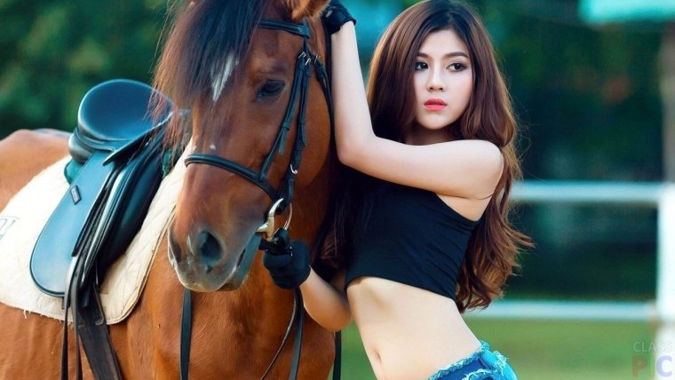 Женщина на лошади