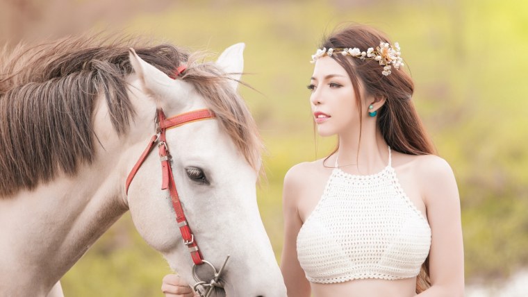 Девочка на лошади