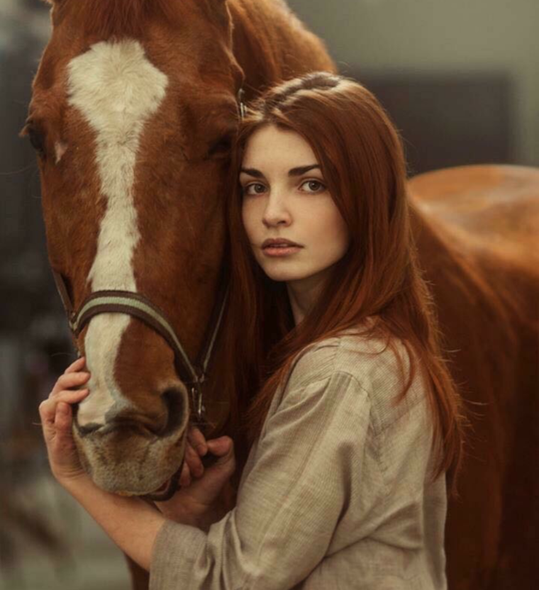 Девушка с лошадью