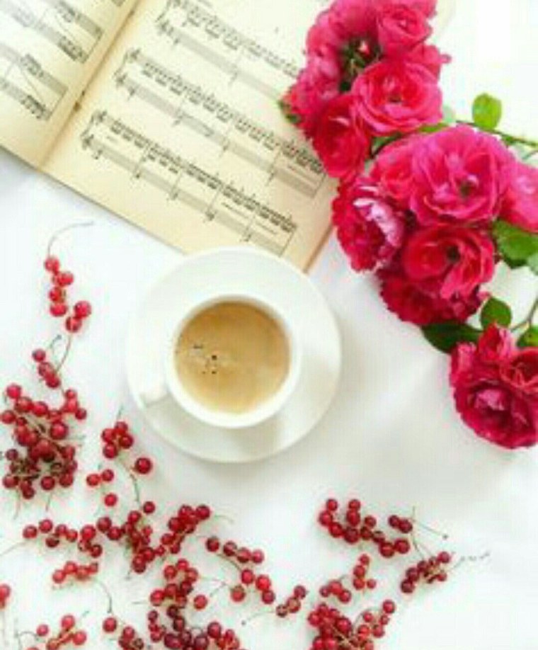 Чашка кофе и цветы