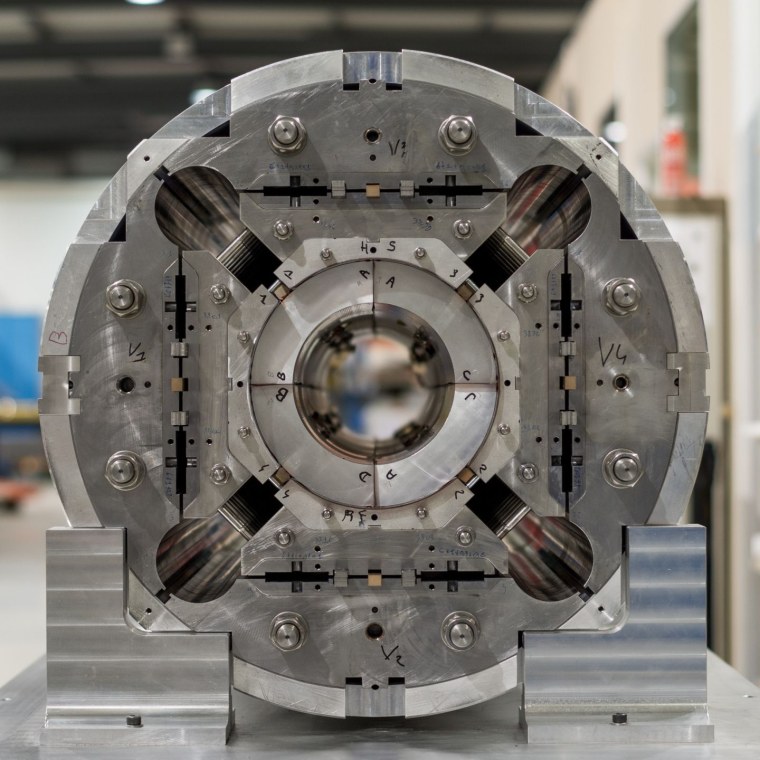 Тахионный ускоритель частиц